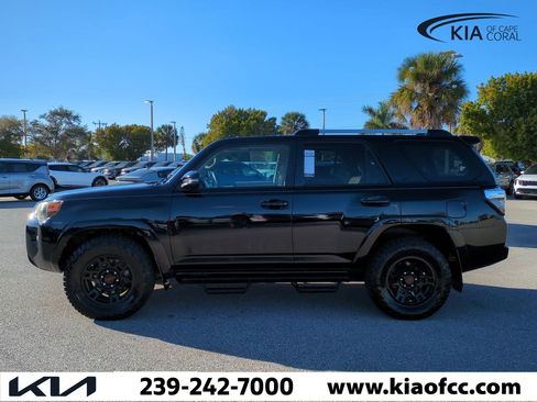 Used 2021 Toyota 4Runner SR5 Premium image 8