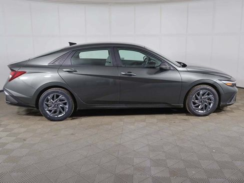 Used 2024 Hyundai Elantra SEL FWD image 13