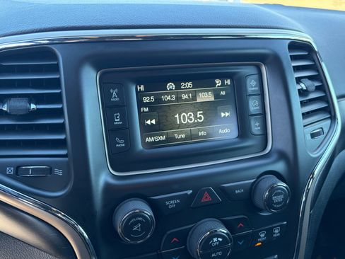 Used 2017 Jeep Grand Cherokee Laredo w/ Quick Order Package 23E image 24