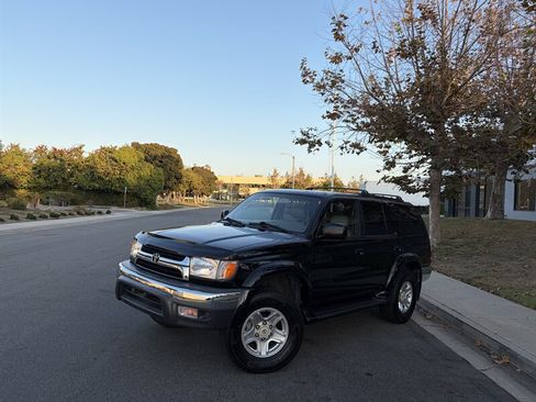 Used 2002 Toyota 4Runner SR5 w/ Leather Trim Pkg AWD/4WD image 1