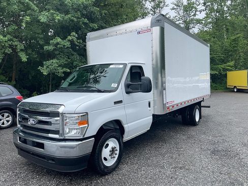 Used 2026 Ford E-350 and Econoline 350 Super Duty w/ Interior Upgrade Package RWD image 4