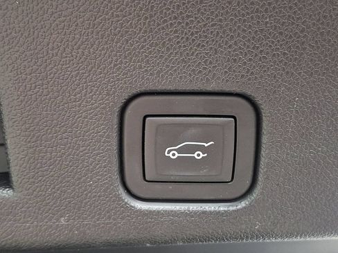 Used 2024 Chevrolet Traverse RS AWD/4WD image 32