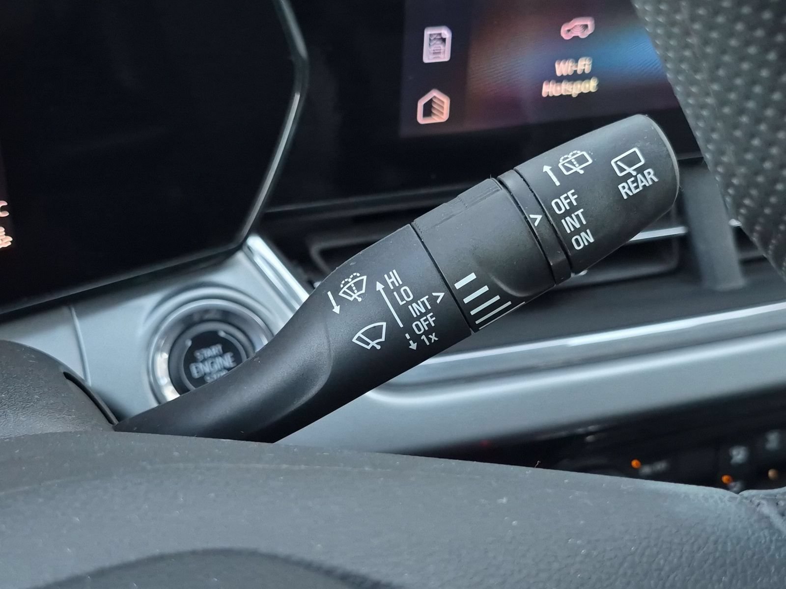 Used 2024 Chevrolet Trax LT FWD image 16