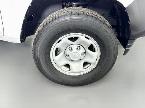 Used 2022 Toyota Tacoma SR RWD image 31