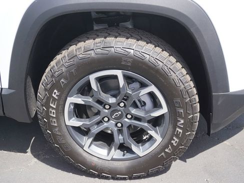 New 2026 Chevrolet Equinox ACTIV w/ Safety and Technology Package FWD image 9