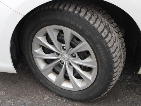 Used 2015 Toyota Camry LE image 15