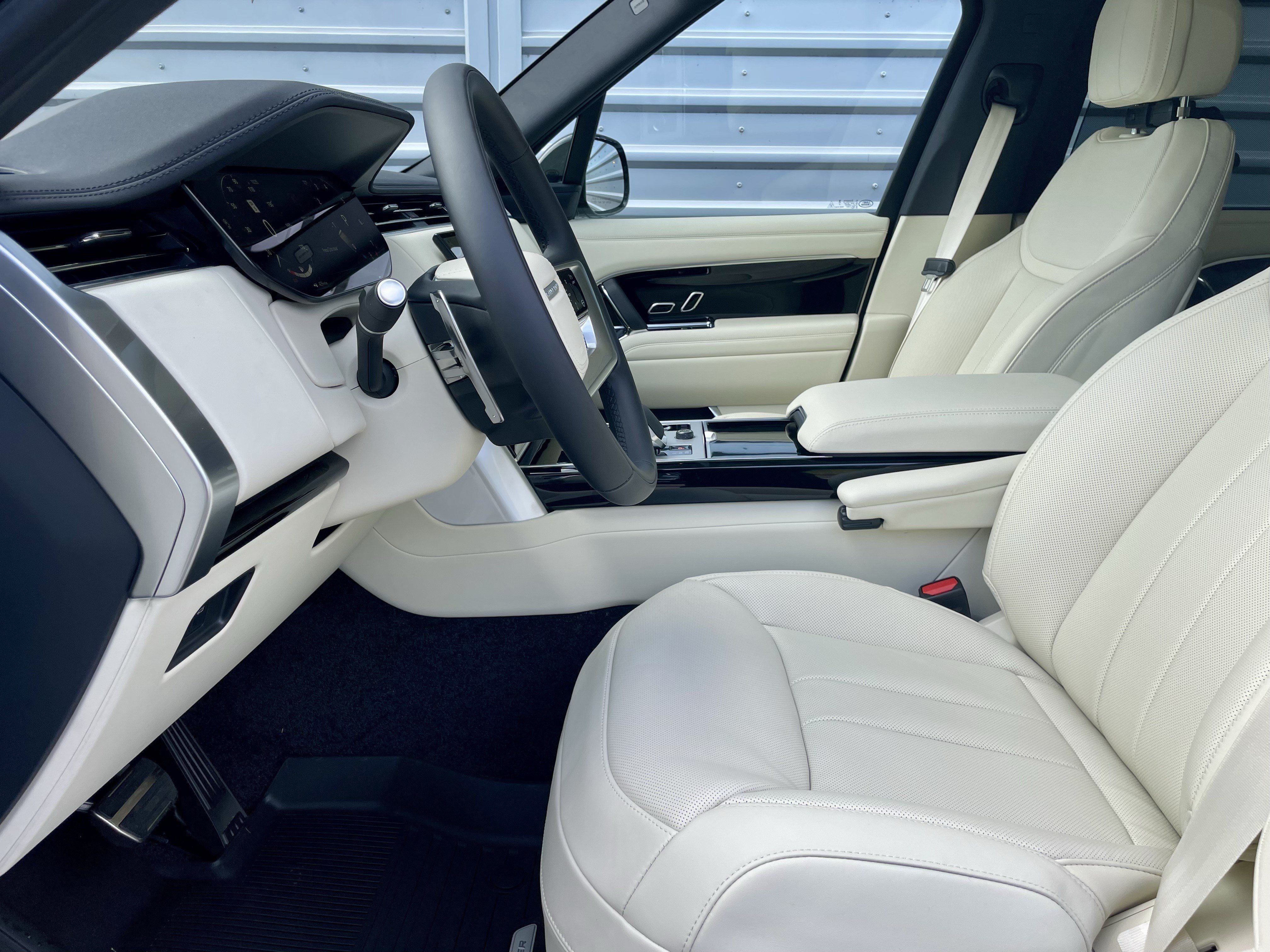 New 2027 Land Rover Range Rover Long Wheelbase SE AWD/4WD image 14
