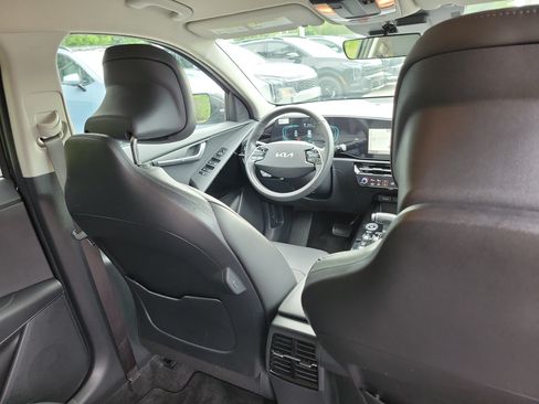 Certified 2025 Kia Niro EX FWD image 11