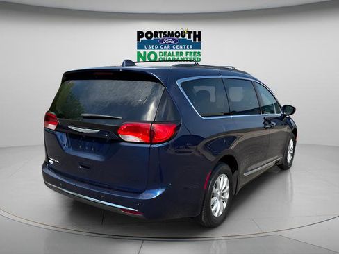 Used 2017 Chrysler Pacifica Touring-L FWD image 26