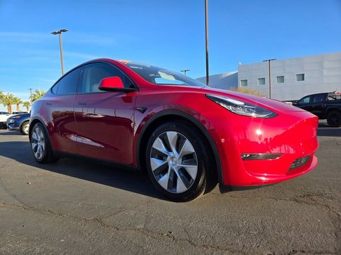 Used 2021 Tesla Model Y Long Range image 1