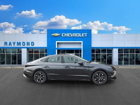 Used 2025 Hyundai Sonata SEL AWD/4WD image 2