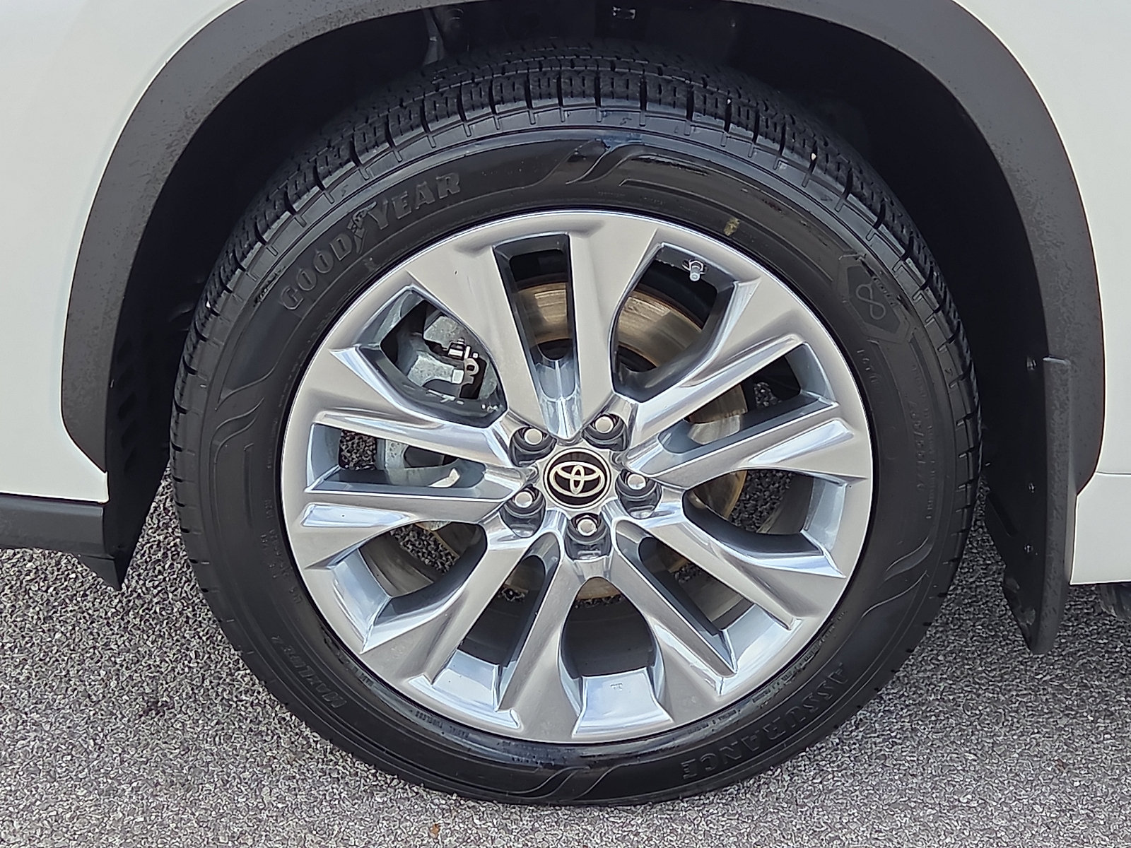 Used 2021 Toyota Highlander Limited FWD image 7