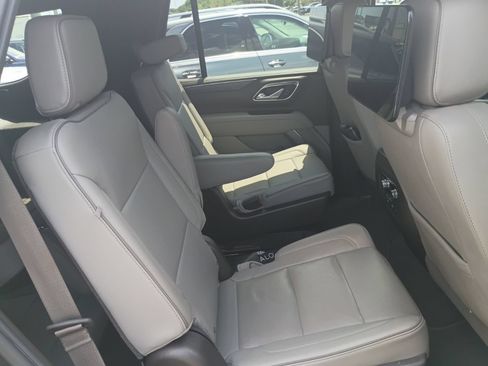 Used 2021 GMC Yukon SLT w/ SLT Premium Package AWD/4WD image 6
