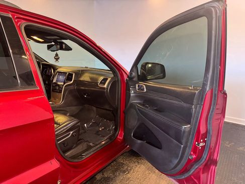 Used 2015 Jeep Grand Cherokee Overland w/ Advanced Technology Group RWD image 28