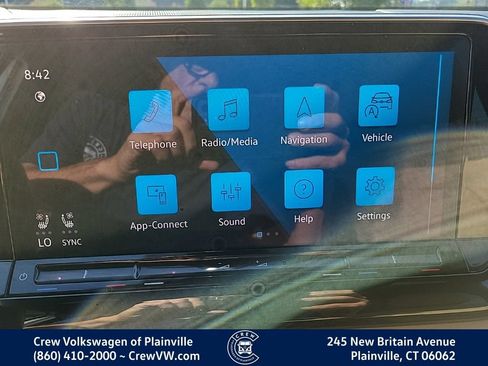 Used 2024 Volkswagen Atlas Cross Sport SE w/ Panoramic Sunroof Package AWD/4WD image 7