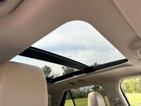 Used 2020 Ford Explorer Limited w/ Class III Trailer Tow Package RWD image 30