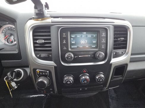 Used 2019 RAM 1500 Classic SLT image 28