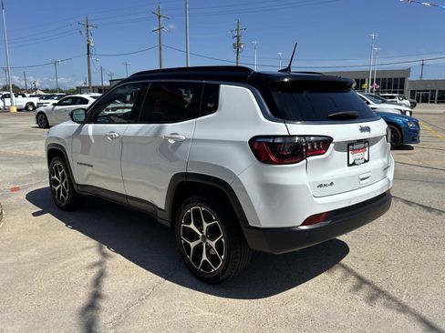 Used 2025 Jeep Compass Limited AWD/4WD image 5