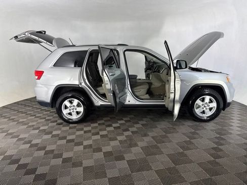 Used 2012 Jeep Grand Cherokee Laredo w/ Laredo E Group AWD/4WD image 16