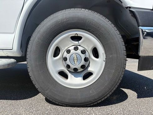 Used 2024 Chevrolet Express 2500 w/ Driver Convenience Package RWD image 21