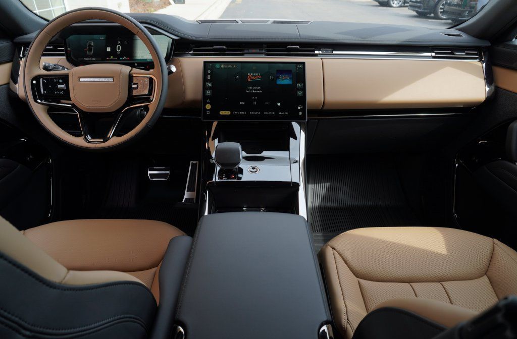 New 2026 Land Rover Range Rover Sport Dynamic SE AWD/4WD image 9