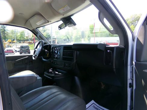 Used 2019 Chevrolet Express 3500 Extended w/ Driver Convenience Package RWD image 9
