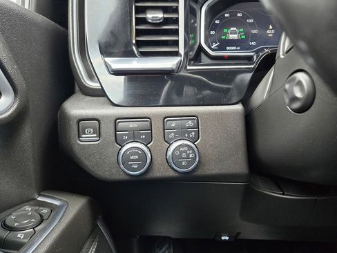 Used 2022 GMC Sierra 1500 SLT w/ SLT Convenience Package image 19