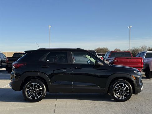 Certified 2025 Chevrolet TrailBlazer LT image 3