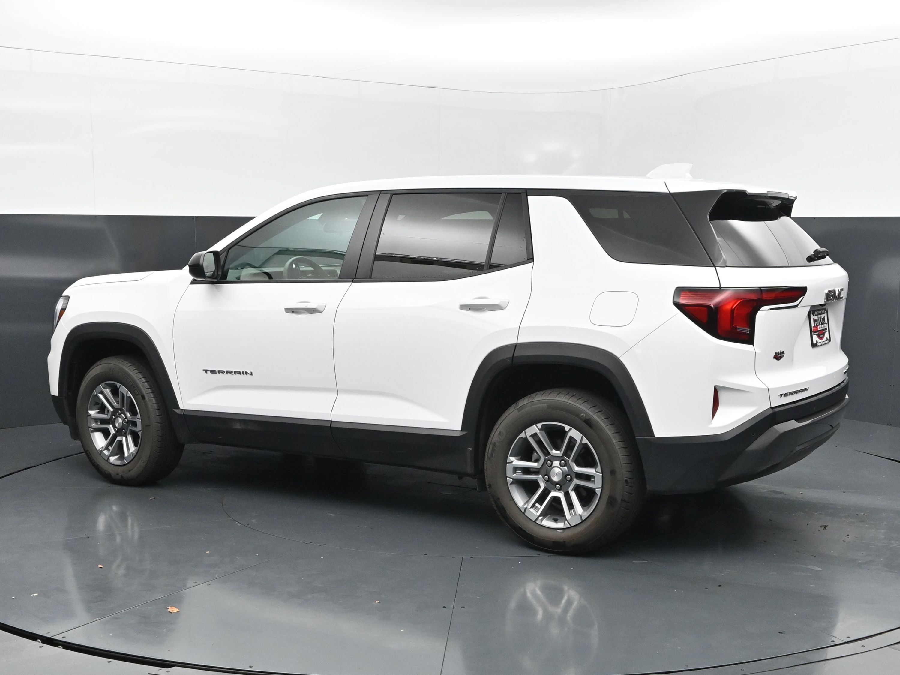 Used 2026 GMC Terrain Elevation FWD image 3