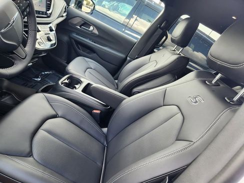 New 2026 Chrysler Pacifica Select w/ S Appearance Package image 13