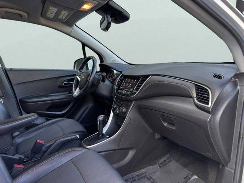 Used 2021 Chevrolet Trax LT w/ Driver Confidence Package image 46