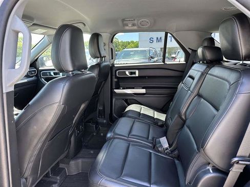 Used 2023 Ford Explorer XLT w/ Equipment Group 202A AWD/4WD image 10