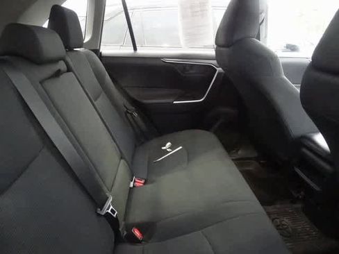 Used 2021 Toyota RAV4 LE image 7