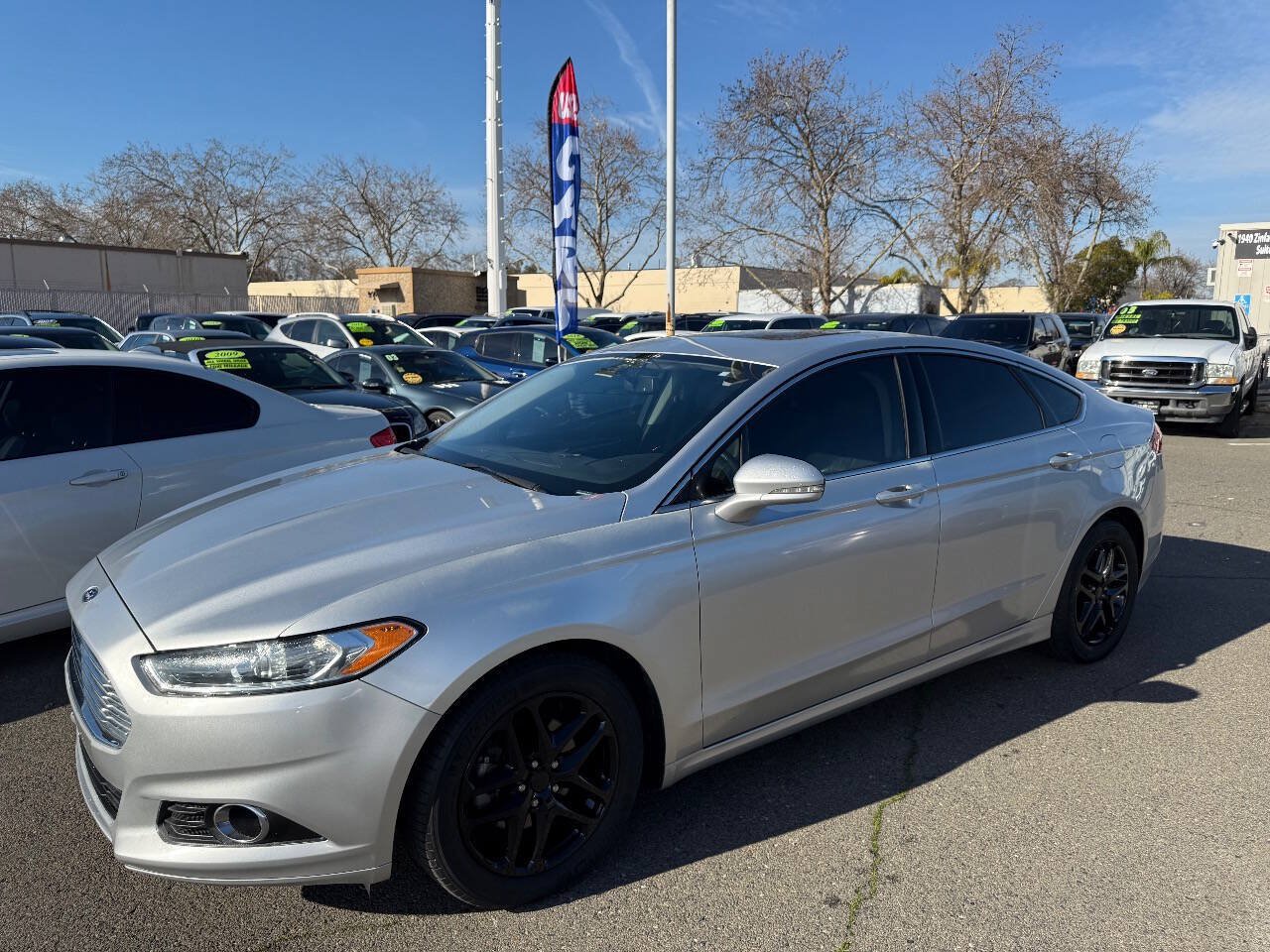 Used 2016 Ford Fusion SE w/ Equipment Group 202A FWD image 3