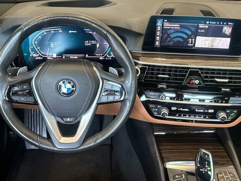 Used 2020 BMW 530e xDrive w/ Premium Package AWD/4WD image 14