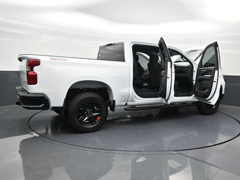 Used 2025 Chevrolet Silverado 1500 Custom Trail Boss AWD/4WD image 31