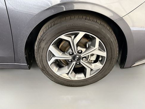 Used 2020 Kia Forte LXS FWD image 31