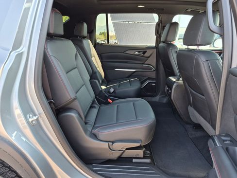 Used 2025 Chevrolet Traverse Z71 w/ Enhanced Driving Package AWD/4WD image 32
