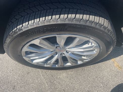 Certified 2022 GMC Yukon Denali w/ Advanced Technology Package image 18