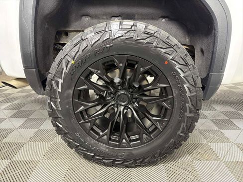 Used 2025 GMC Sierra 1500 SLT AWD/4WD image 15