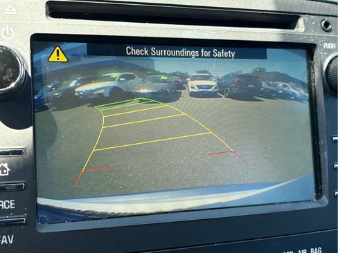 Used 2016 GMC Acadia SLE FWD image 12
