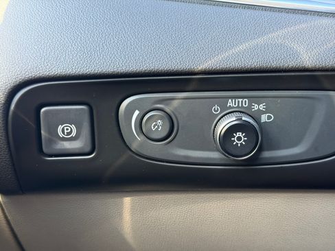 Used 2018 Buick Enclave Essence AWD/4WD image 29