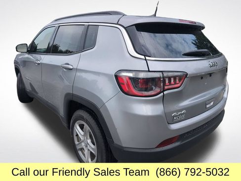 Used 2024 Jeep Compass Latitude AWD/4WD image 3