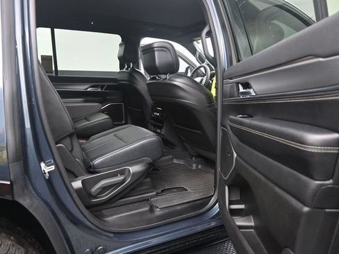 Used 2023 Jeep Wagoneer Series II AWD/4WD image 47