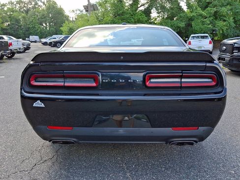 Used 2022 Dodge Challenger R/T RWD image 4