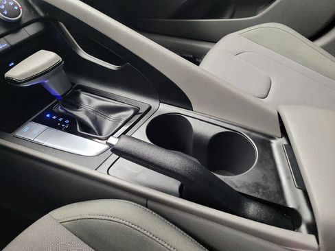 Used 2025 Hyundai Elantra SE image 26