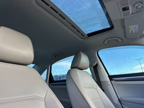 Used 2018 Volkswagen Passat 2.0T SE image 16