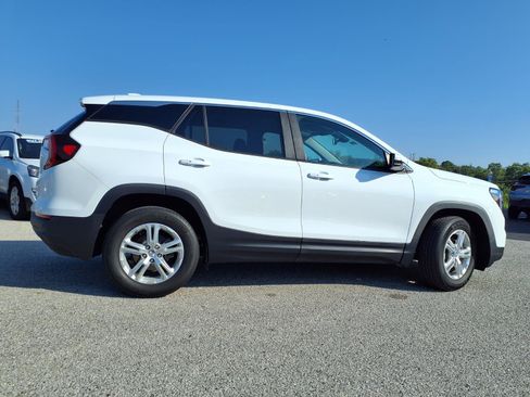 Used 2023 GMC Terrain SLE FWD image 32
