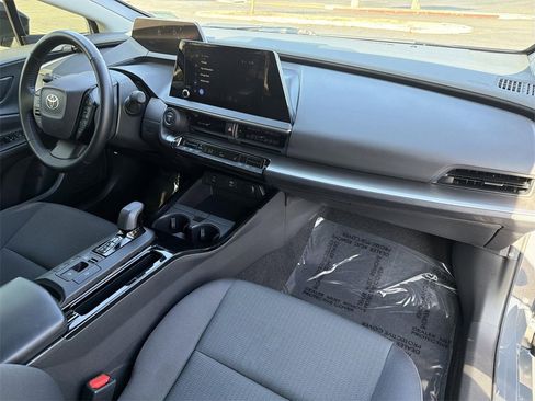 Used 2023 Toyota Prius LE image 30