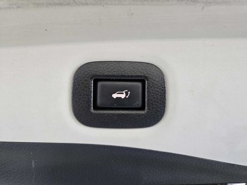 Used 2017 Nissan Rogue SL w/ SL Premium Package AWD/4WD image 30